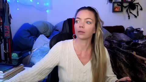 Snapshot of goddess_of_mars chatting on 01-09-25, 03:34 Patricia Mars Goddess of Mars twitter thegoddessmindy online show from 01-09-25, 03:34