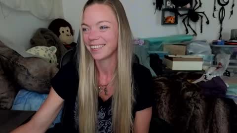 Snapshot of goddess_of_mars chatting on 10-16-25, 02:51 Patricia Mars Goddess of Mars twitter thegoddessmindy online show from 10-16-25, 02:51