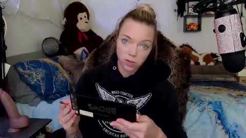 Snapshot of goddess_of_mars chatting on 11-06-25, 03:35 Patricia Mars Goddess of Mars twitter thegoddessmindy online show from 11-06-25, 03:35