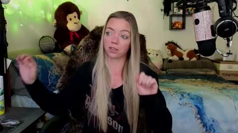 Snapshot of goddess_of_mars chatting on 11-11-25, 04:40 Patricia Mars Goddess of Mars twitter thegoddessmindy online show from 11-11-25, 04:40