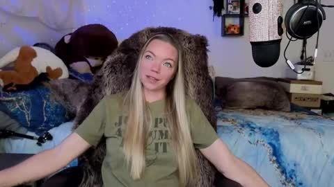 Snapshot of goddess_of_mars chatting on 11-18-25, 04:22 Patricia Mars Goddess of Mars twitter thegoddessmindy online show from 11-18-25, 04:22