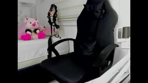 Snapshot of goddess_of_pigs chatting on 02-03-26, 04:54 goddess_of_pigs online show from 02-03-26, 04:54