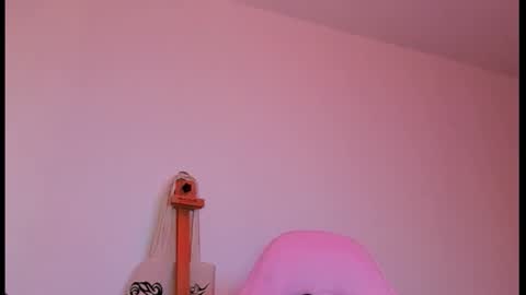 Snapshot of goddess_vee_ chatting on 10-15-25, 10:43 vee online show from 10-15-25, 10:43