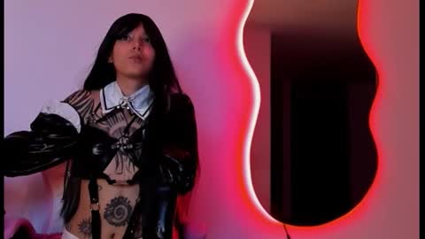 Snapshot of goddess_vee_ chatting on 10-18-25, 10:32 vee online show from 10-18-25, 10:32