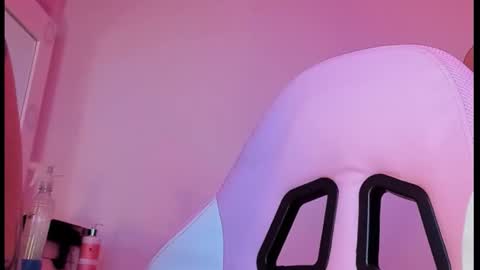 Snapshot of goddess_vee_ chatting on 10-27-25, 11:52 vee online show from 10-27-25, 11:52