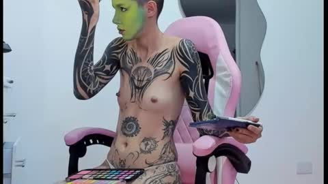 Snapshot of goddess_vee_ chatting on 10-31-25, 10:11 vee online show from 10-31-25, 10:11