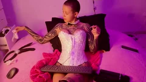 Snapshot of goddess_vee_ chatting on 03-05-26, 12:06 vee online show from 03-05-26, 12:06