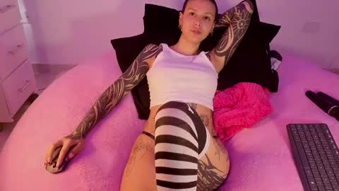 Snapshot of goddess_vee_ chatting on 03-06-26, 08:38 vee online show from 03-06-26, 08:38