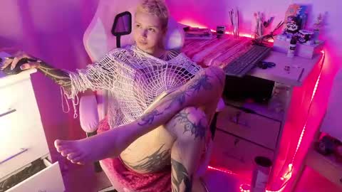 Snapshot of goddess_vee_ chatting on 05-12-26, 09:45 vee online show from 05-12-26, 09:45