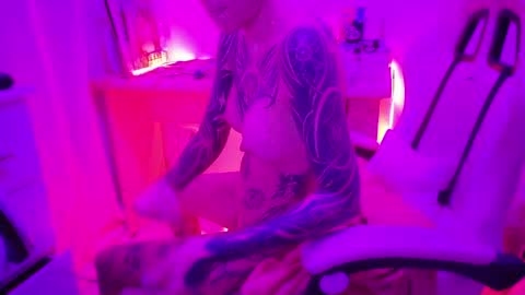 Snapshot of goddess_vee_ chatting on 05-20-26, 02:18 vee online show from 05-20-26, 02:18