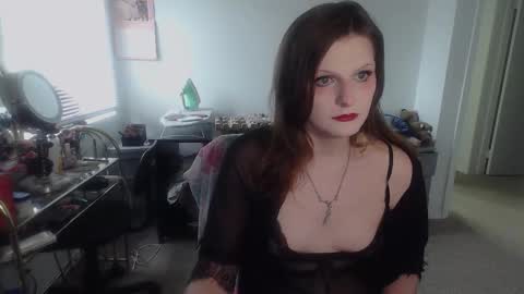 Snapshot of goddess_vertigo52 chatting on 11-26-25, 04:52 Goddess of Insanity online show from 11-26-25, 04:52