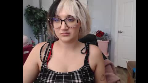 Snapshot of goddessemmy chatting on 11-03-25, 09:27 Goddess Emmy online show from 11-03-25, 09:27