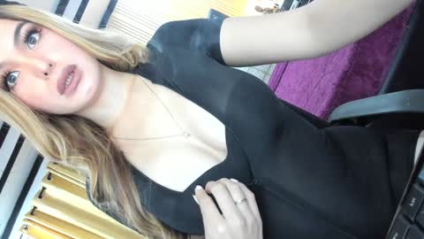 Snapshot of goddessofangel chatting on 01-13-25, 05:12 angel online show from 01-13-25, 05:12