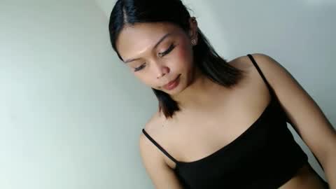 MISS LOVELY online show from 04-30-26, 08:57