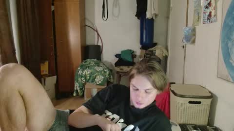 Snapshot of gofymcmouse chatting on 12-13-25, 09:42 Daniel online show from 12-13-25, 09:42