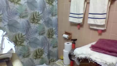 Snapshot of gojo885 chatting on 02-18-25, 02:49 gojo885 online show from 02-18-25, 02:49