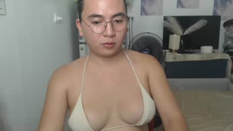 Snapshot of goldbella_ chatting on 05-07-26, 01:05 bella online show from 05-07-26, 01:05