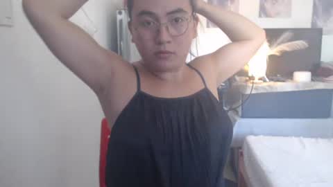 Snapshot of goldbella_ chatting on 05-19-26, 03:02 bella online show from 05-19-26, 03:02