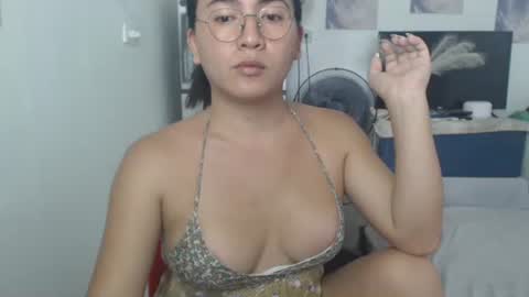 Snapshot of goldbella_ chatting on 05-31-26, 04:20 bella online show from 05-31-26, 04:20