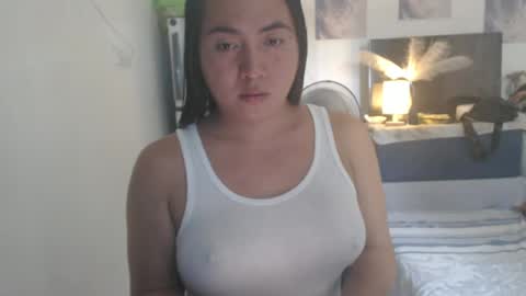 Snapshot of goldbella_ chatting on 06-19-26, 03:11 bella online show from 06-19-26, 03:11