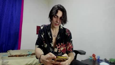 Snapshot of golden_ryan chatting on 11-30-25, 01:31 Jmmmm online show from 11-30-25, 01:31