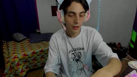 Snapshot of golden_ryan chatting on 02-05-26, 05:45 Jmmmm online show from 02-05-26, 05:45