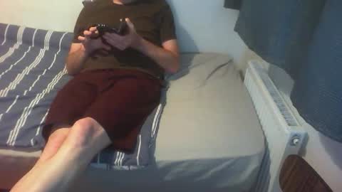 Goldenb02 online show from 11-19-25, 05:35