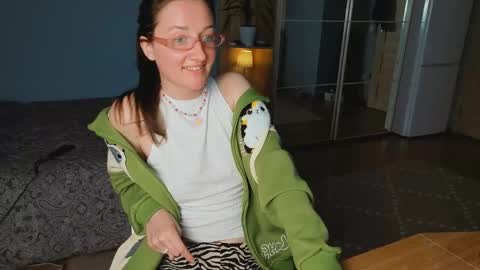 Snapshot of goldencrystaal chatting on 06-02-26, 07:05 GoldenCrystal online show from 06-02-26, 07:05