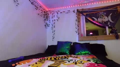 XxPretentious PeachxX online show from 05-02-26, 07:13