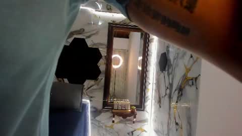Snapshot of goldendesirexx_ chatting on 06-26-26, 06:01 Golden online show from 06-26-26, 06:01