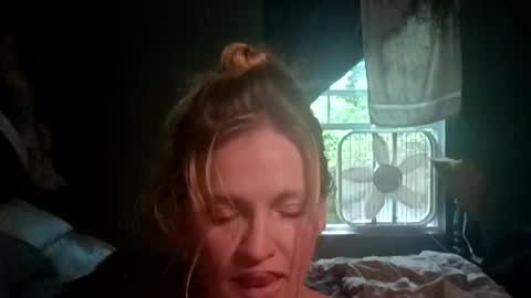 Snapshot of goldendoll1704 chatting on 08-08-26, 11:07 goldendoll1704 online show from 08-08-26, 11:07