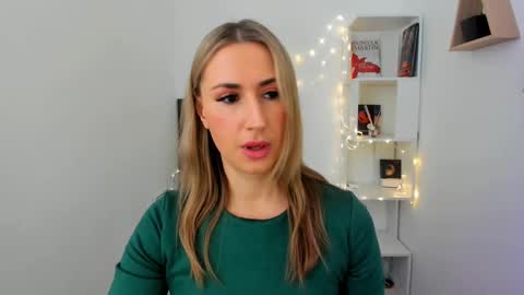 Olivia online show from 02-10-25, 03:24