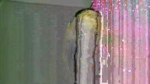 Snapshot of goldenworld_bi_car chatting on 11-20-25, 07:08 Christie online show from 11-20-25, 07:08