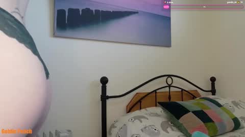 Snapshot of goldie_peach chatting on 09-24-25, 12:30 Goldie online show from 09-24-25, 12:30