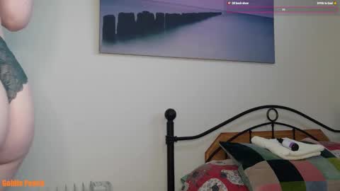 Snapshot of goldie_peach chatting on 10-15-25, 12:38 Goldie online show from 10-15-25, 12:38