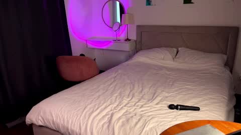 Dee online show from 11-12-25, 10:04