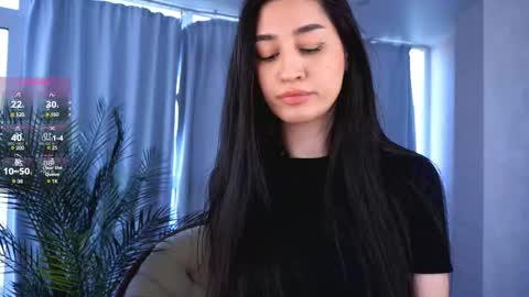 Snapshot of goldygrillz chatting on 10-08-25, 04:43 angel online show from 10-08-25, 04:43