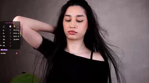 Snapshot of goldygrillz chatting on 10-18-25, 03:20 angel online show from 10-18-25, 03:20