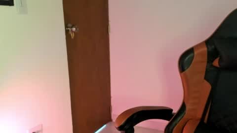 Snapshot of goodboy69i chatting on 04-19-26, 05:45 goodboy69i online show from 04-19-26, 05:45