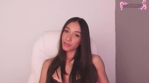Snapshot of gorgeous_brunette chatting on 12-18-25, 07:03 Rose online show from 12-18-25, 07:03