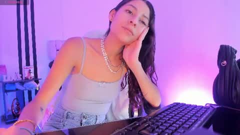 i am Jessi  I love animals and drawing I hope to get along with everyone. XOXO online show from 06-25-26, 07:29