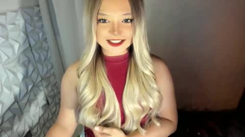 Snapshot of gorgeousamandarose chatting on 05-27-26, 01:24 Amanda rose online show from 05-27-26, 01:24