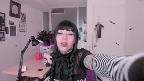 hi my name is Elizabeth nice to meet you online show from 10-22-25, 04:07