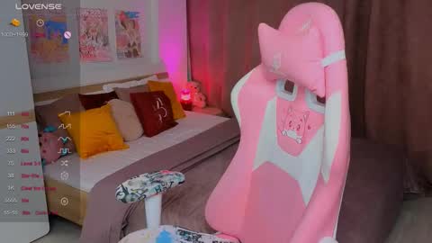 Snapshot of gothica_ chatting on 10-20-25, 10:10 Elizabet online show from 10-20-25, 10:10