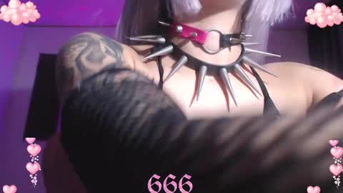 Snapshot of gothicute chatting on 01-12-26, 06:40 online show from 01-12-26, 06:40