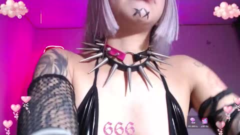 Snapshot of gothicute chatting on 02-19-26, 05:58 online show from 02-19-26, 05:58