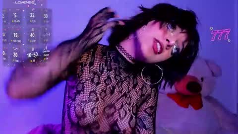 Snapshot of gothv chatting on 06-03-26, 11:43 Violet online show from 06-03-26, 11:43