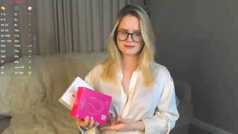 Snapshot of gotta_shine chatting on 11-24-25, 03:12 Mamma Mia online show from 11-24-25, 03:12