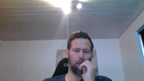 Snapshot of gottalop chatting on 11-17-25, 12:22 gottalop online show from 11-17-25, 12:22