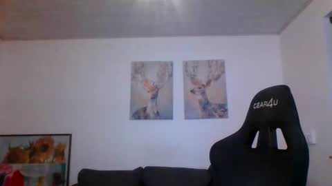 Snapshot of gottalop chatting on 12-17-25, 08:09 gottalop online show from 12-17-25, 08:09